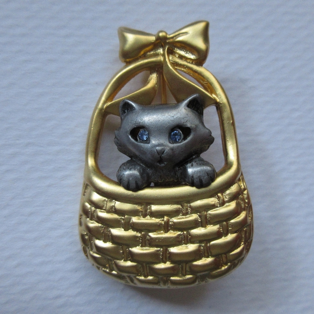 Danecraft Vintage Gold Tone & Pewter Cat In A Basket Brooch Shoulder Pin